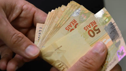 O Índice Nacional de Preços ao Consumidor (INPC), utilizado para ajustar o salário mínimo, deve ficar em 3,4% em 2026 - Marcello Casal Jr/Agência Brasil