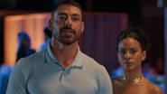 Cauã ao lado de Bella Campos - Fonte: Reprodução TV Globo