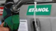 Ministro de Minas e Energia propõe aumento da mistura de etanol anidro na gasolina de 27% para 30%, visando preços mais baixos. - Divulgação