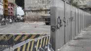 O muro foi construído pela prefeitura da cidade - Paulo Pinto/Agência Brasil
