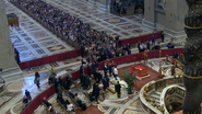 Milhares de fiéis fazem fila na Basílica de São Pedro, no Vaticano - Reprodução/Vatican Media