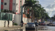 Veículo é engolido por cratera causada por rompimento de tubulação em Natal - Reprodução