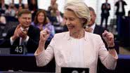 A presidente da Comissão Europeia, Ursula Von Der Leyen, busca estabilidade econômica em conversa com o primeiro-ministro da China. - UOL