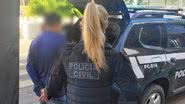 Policiais civis apreenderam diversos dispositivos com imagens de nudez e abuso, resultando na prisão em flagrante do homem. - Divulgação