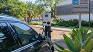 Recomendações incluem proibição de recarga em garagens internas e instalação de estações em áreas externas para garantir a segurança. - Reprodução