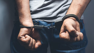 Após ações, a equipe da DEAM localizou o suspeito e cumpriu o mandado de prisão - Reprodução/Freepik