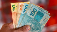 Os depósitos começaram a ser processados na quinta-feira (28) e ficam disponíveis integralmente para saque e uso bancário já a partir da sexta-feira (29) - Reprodução/iStock