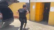 Mesmo após repetidos pedidos para que deixasse o local, o suspeito insistia em permanecer na casa, alegando falsamente ser o proprietário do imóvel - Divulgação/Polícia Civil do RN