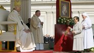 Os novos santos representam trajetórias de fé e dedicação, incluindo missionários e fundadores de congregações religiosas. - Imagem gerada por IA