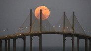 Foto de uma Superlua em 2022, vista do Rio Potengi, em Natal - Canindé Soares