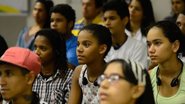 Homens jovens são os mais afetados, com 61,3% das internações por transtornos mentais, evidenciando a necessidade de apoio. - Agência Brasil
