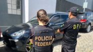 Operação resultou em prisões e apreensões de documentos e veículos, com foco em desmantelar a organização criminosa. - reprodução Polícia Federal