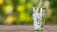 Entre os pontos mais críticos estão os itens 01, 02 e 07, que correspondem a produtos como água mineral de 500 ml e copos de água mineral de 200 ml - Reprodução/iStock