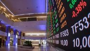 Imagem Dólar volta a passar de R$ 5 e Bolsa amarga pior sequência desde janeiro
