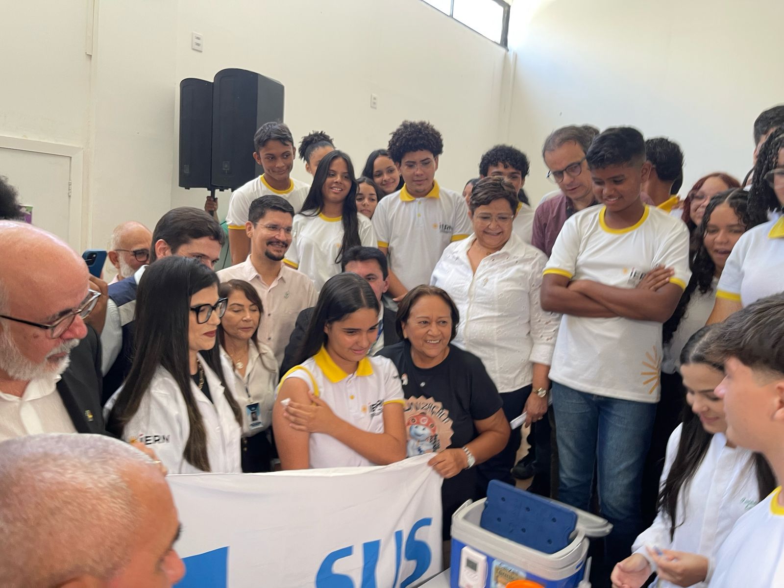 Momento da vacinação nos alunos
