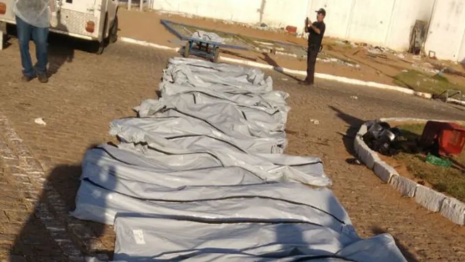 27 presos mortos durante o massacre