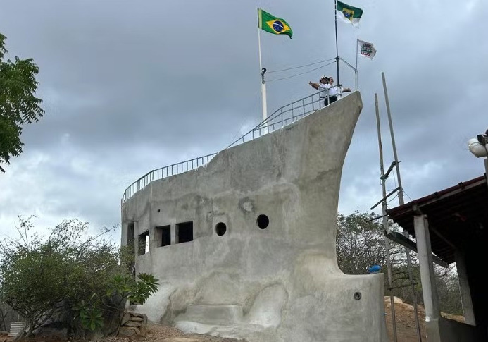 Réplica do lendário Titanic, construída por Jailson Gomes dos Santos,