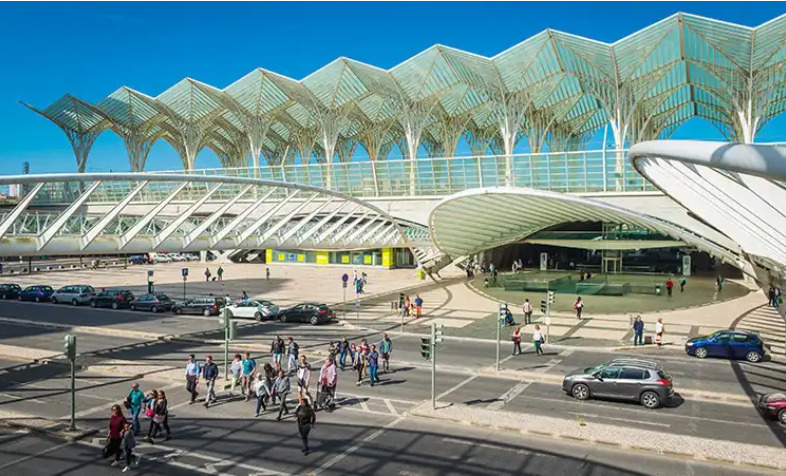 Aeroporto internacional de Lisboa, em Portugal, uma das principais portas de entrada de brasileiros na Europa.