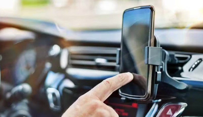 Sistemas como como Bluetooth ou viva-voz são permitidos dentro dos carros.