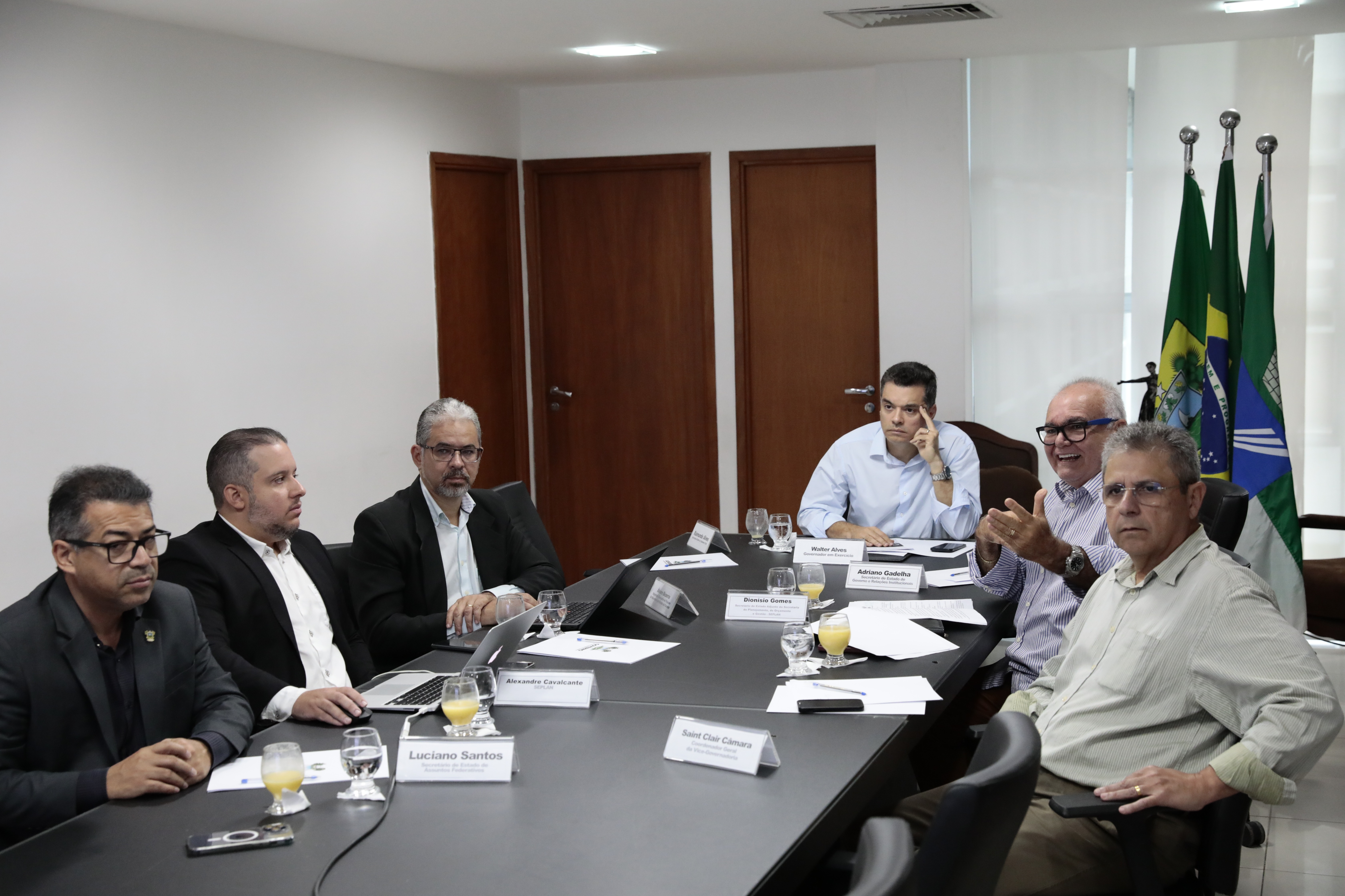 Governador em exercício discute Orçamento 2026 com a equipe econômica