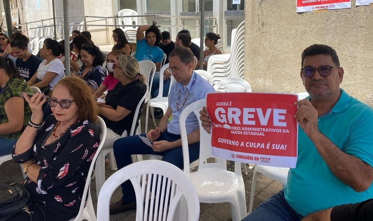 Servidores administrativos da rede estadual de saúde entraram em greve por tempo indeterminado