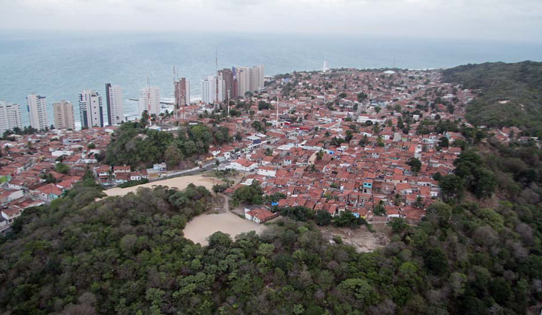 Em depoimento, Rian disse que passou o dia escondido em uma área de mata em Mãe Luíza e que os confrontos entre grupos rivais devem se intensificar nos próximos dias. Imagem Canindé Soares.