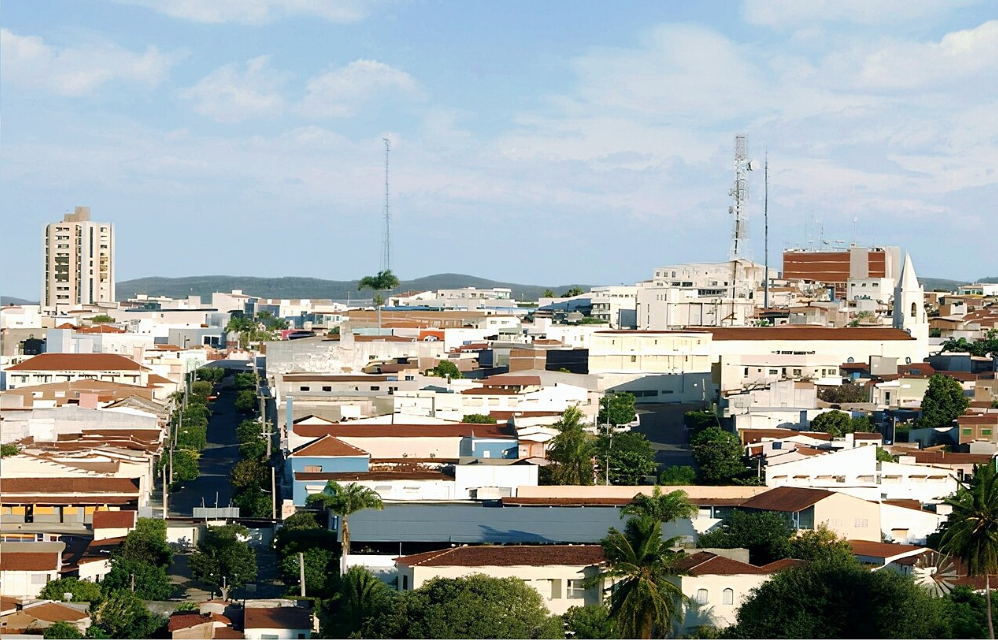 A operação mobiliza equipes locais, policiais de Currais Novos e a Polícia Civil, em reação a vídeos que circularam nas redes sociais mostrando supostos integrantes do Comando Vermelho exibindo fuzis e armas de grosso calibre. Imagem reprodução internet.