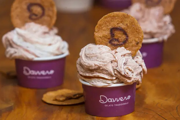 São 16 sabores, entre clássicos italianos e criações exclusivas, com destaque para o tradicional chocolate branco com amarena. Imagem divulgação.