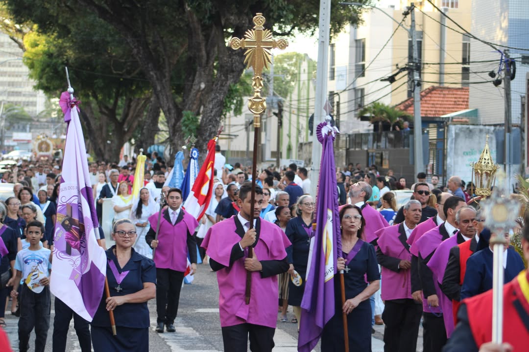 Andor de Nossa Senhora da Apresentação durante procissão no centro histórico de Natal | Foto: Jéferson Fernandes