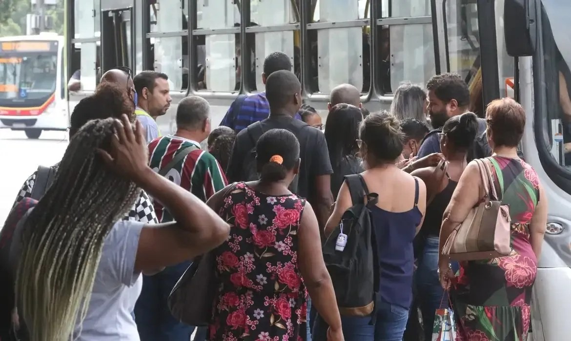 Taxa de desemprego mantém estabilidade e informalidade cresce no RN; confira