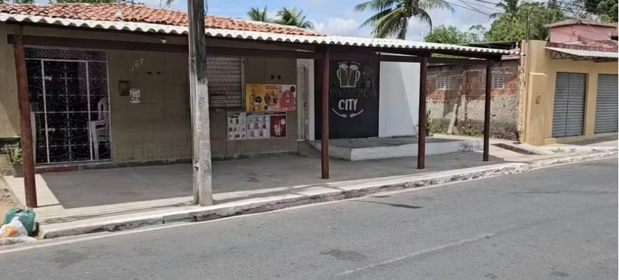 A ação criminosa ocorreu enquanto um grupo comemorava o título do Flamengo na Copa Libertadores em uma conveniência. Foto: Brunno Rocha/Inter TV Cabugi