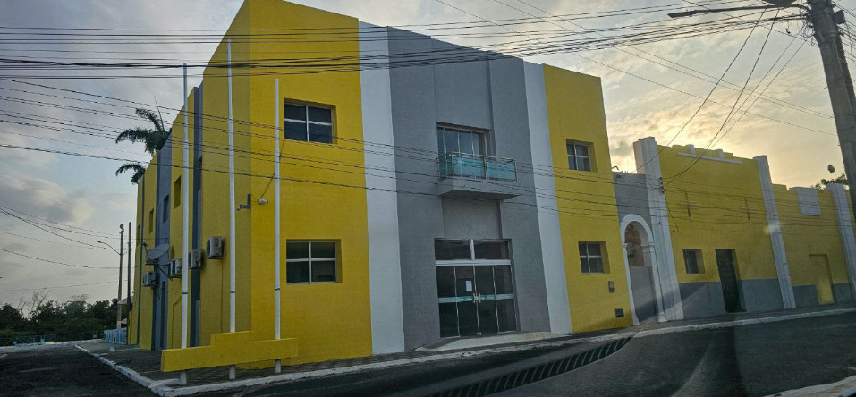 O cenário exposto pelo TCE indica que a prefeitura está assumindo mais despesas do que consegue quitar, criando um passivo imediato que pressiona o caixa e compromete a capacidade de manter serviços essenciais. Imagem Prefeitura de Macau.