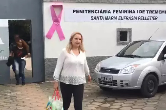 Condenada pelo homicídio e esquartejamento do marido, Elize cumpre liberdade condicional desde 2022. Imagem internet.