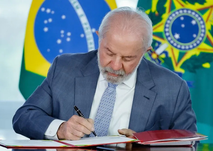 O presidente Luiz Inácio Lula da Silva (PT) sancionou nesta segunda-feira (8) a lei que aumenta de forma significativa as penas para crimes sexuais cometidos contra menores e outras pessoas vulneráveis. Foto: Ricardo Stuckert/PR.