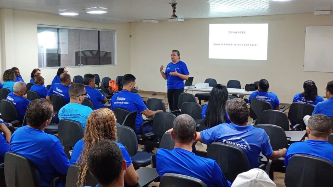 Capacitação com a intenção de atualizar a equipe que vai realizar o trabalho de vacinação domiciliar