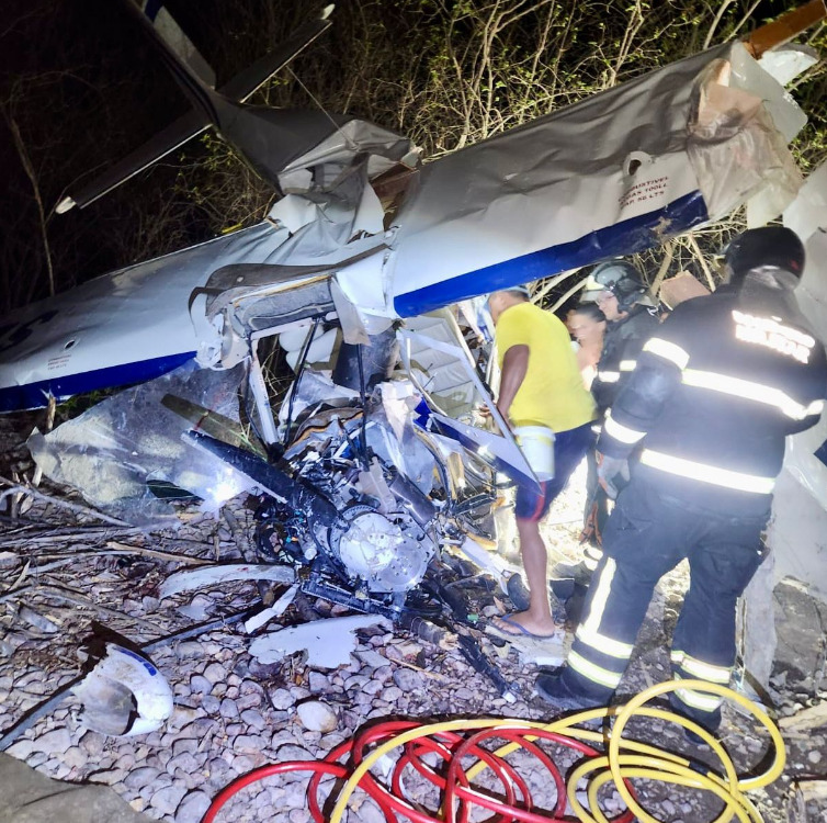 O acidente ocorreu logo após a decolagem, quando o avião teria apresentado perda de potência, segundo relatos colhidos no local pelas equipes de resgate. Imagem: Reprodução internet.