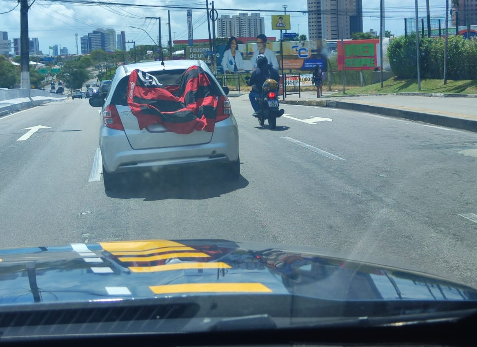 Veículo tentando esconder irregularidades é flagrado pela PRF. Foto: Divulgação/PRF