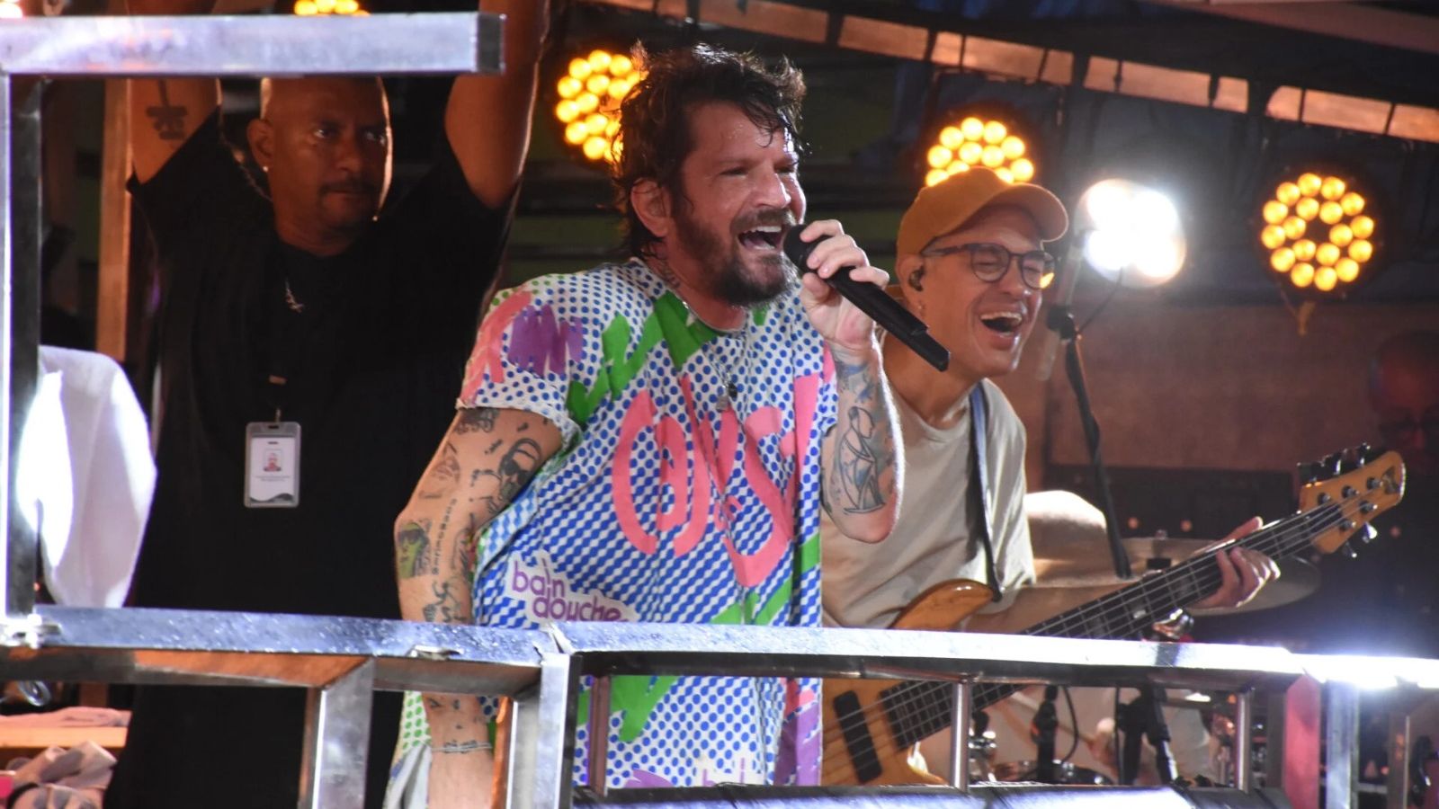 Saulo Fernandes, no bloco Caju.