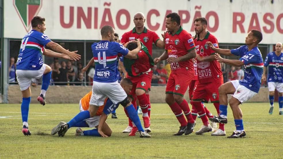 Briga generalizada interrompe partida. Foto: Divulgação