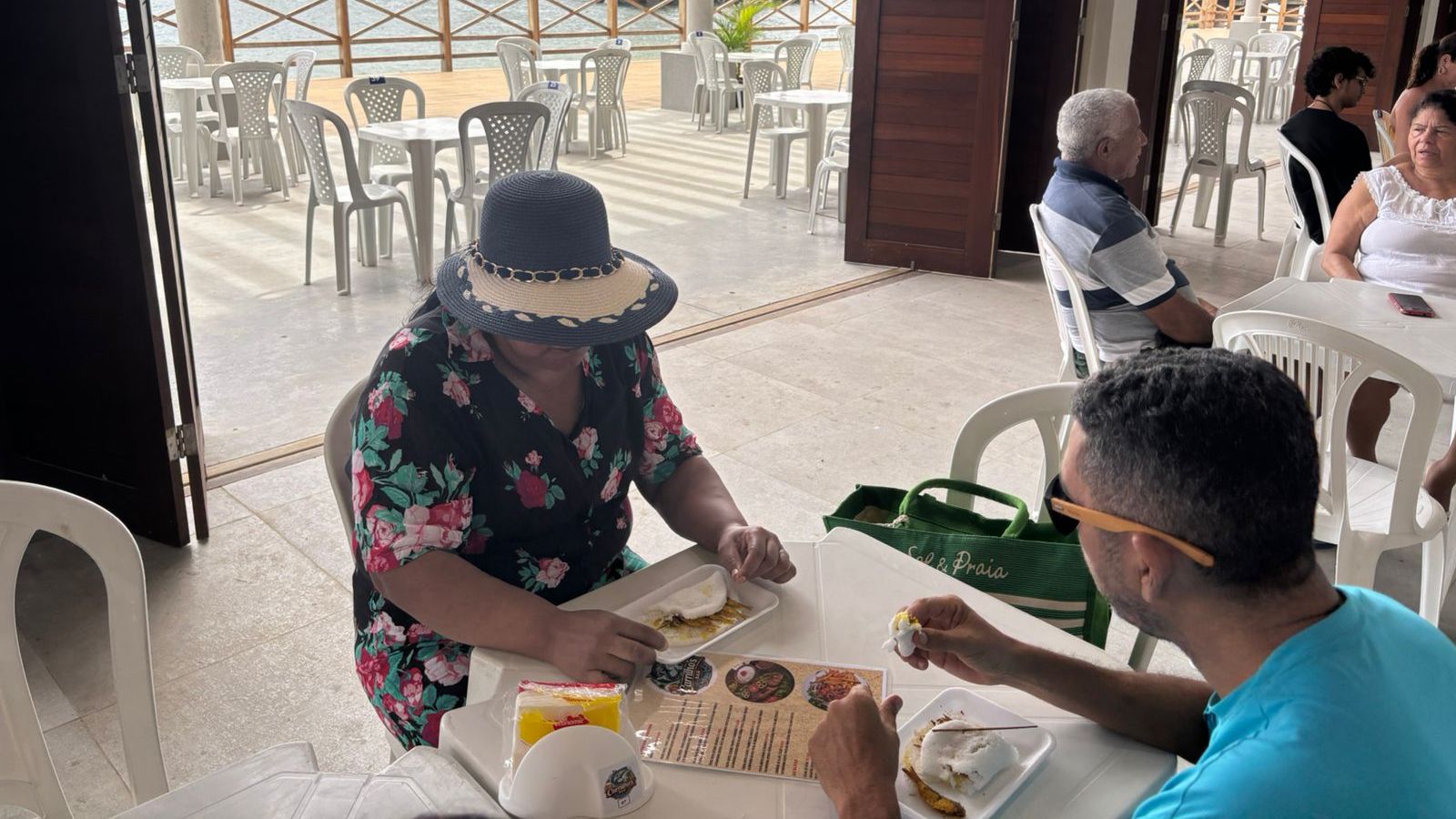 Família visita mercado da Redinha em Natal