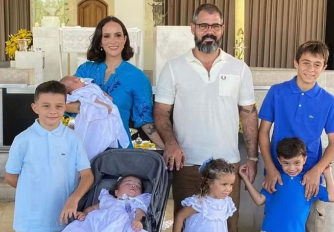 Juliano e Leticia são pais de seis filhos: Vicente (15), Inácio (12), Gaspar (6), Maria Madalena (4), Estevão (1) e Maria Guilhermina (3). Foto: Reprodução/Redes Sociais