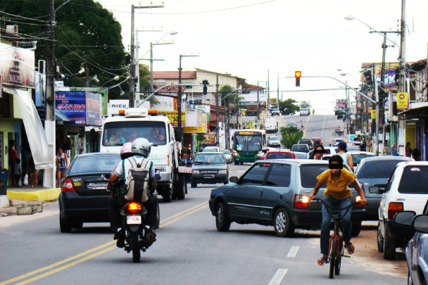 O carro da família também foi roubado, mas acabou sendo localizado pouco tempo depois, ainda com as portas abertas, após o sistema de rastreamento bloquear o veículo.