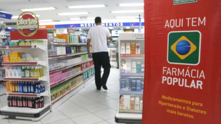 Entre os cortes de maior impacto está o programa Farmácia Popular, que perdeu R$ 500 milhões em recursos.