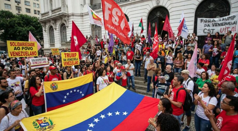 Trump questionou a origem dos manifestantes pró-Venezuela e afirmou que eram “um desastre”, além de sugerir que eram pagos e desconheciam os motivos pelos quais protestavam. Foto: Imagem ilustrativa/A Crítica.