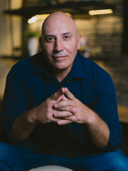 Fundador da Robleddo Consulting e especialista que lidera a integração entre Inteligência Artificial e estratégias de mercado no Nordeste.