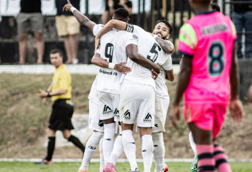 O ABC estreou com vitória no Campeonato Potiguar 2026 ao vencer o Laguna por 2 a 0, neste domingo (11), no estádio Frasqueirão, em Natal, pela rodada de abertura da competição estadual.