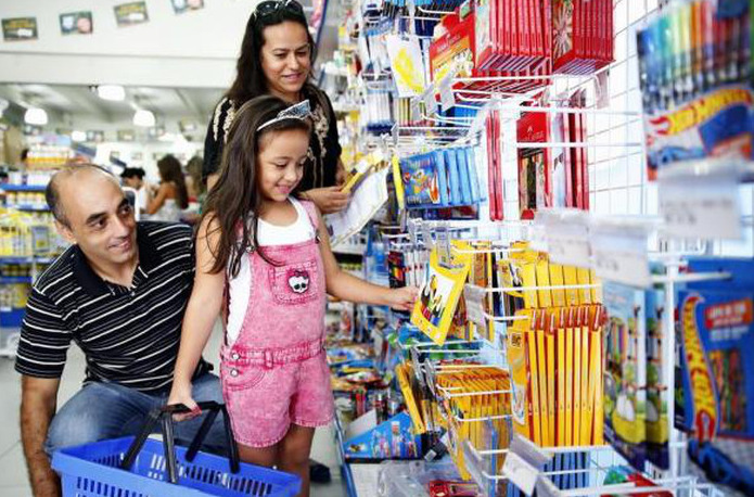 A indicação do Procon é para que quando o item não for de uso exclusivo do estudante, a responsabilidade passa a ser da escola.