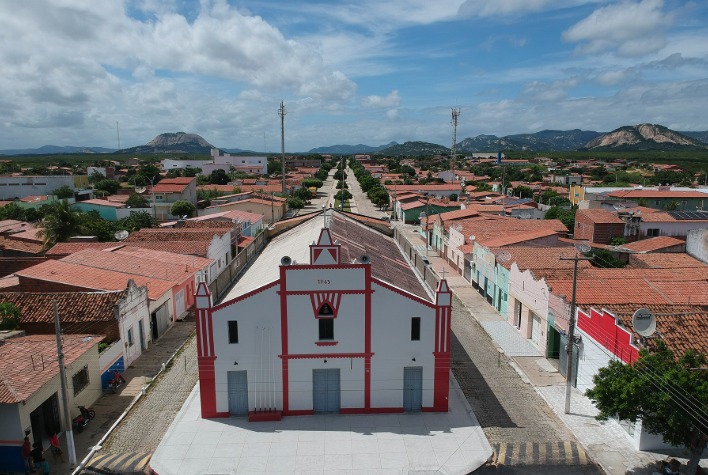O corte salarial foi adotado na cidade de Triunfo Potiguar como estratégia emergencial para conter despesas, preservar o equilíbrio fiscal e enfrentar os impactos econômicos provocados pela seca.