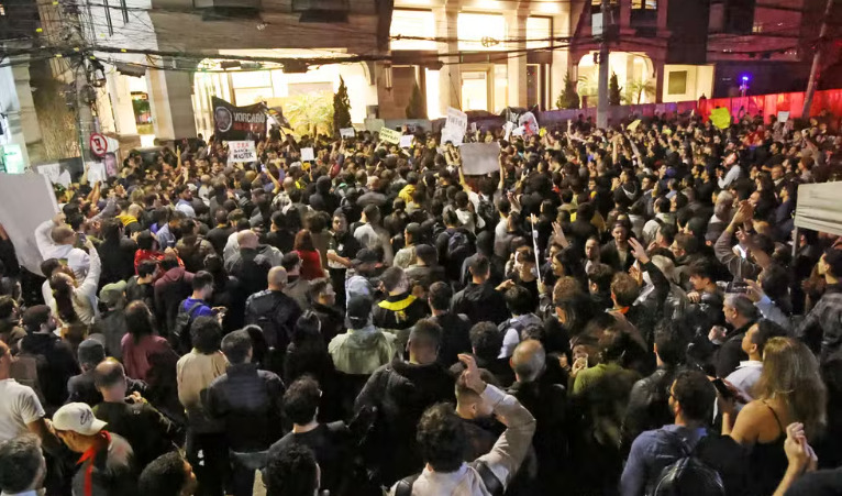 De acordo com os organizadores, o objetivo foi pressionar por mais transparência na condução do caso e pedir o afastamento de Dias Toffoli da relatoria do processo.