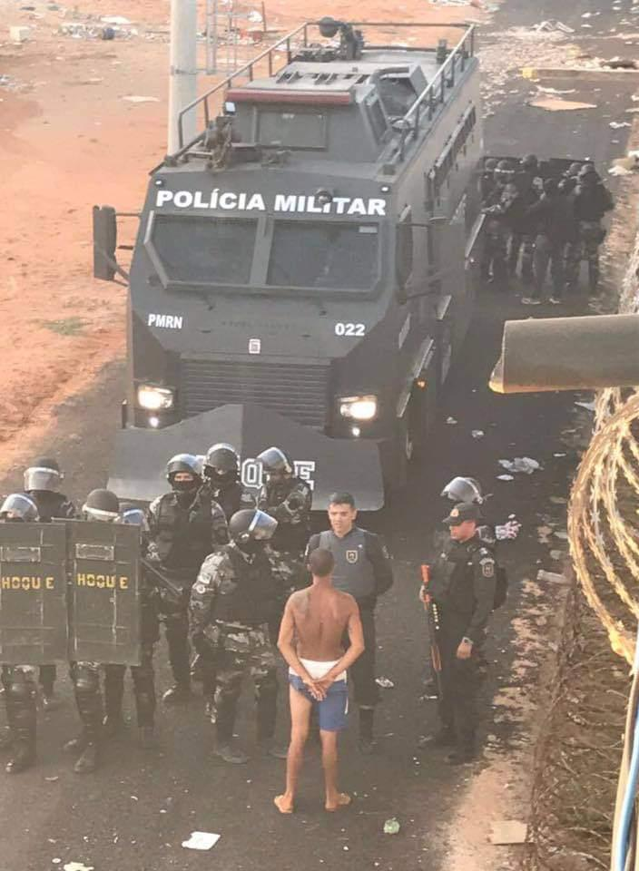 Coronel Azevedo, que em 2017 comandava a Polícia Militar do RN, entrou em Alcaçuz para negociar com os presos durante a rebelião